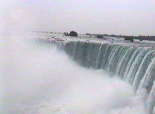Les chutes Niagara en Ontario ...